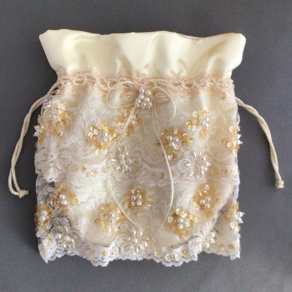 Vintage Beverly Clark Collection satin, pearl, and lace drawstring bridal bag - Picture 2 of 10